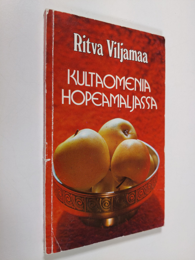 Ritva Viljamaa : Kultaomenia hopeamaljassa : runoja