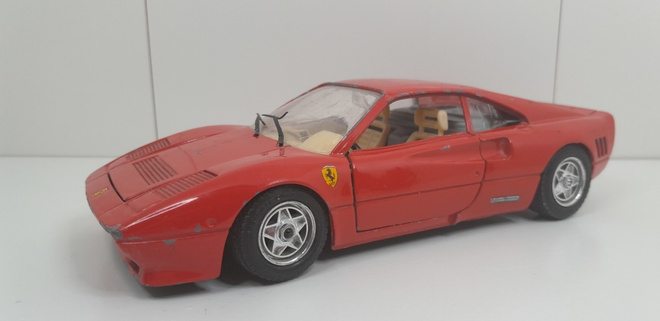 Ferrari GTO (1984) 1/24 Bburago Italia 17 cm