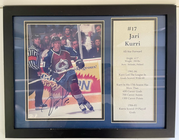 Jari Kurri #17, Colorado Avalanche PHOTO FRAME AUTOGRAPH
