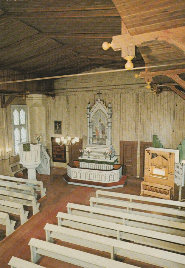 KIRKKOKORTTI - JOENSUU - UTRAN PYSTYHIRSIKIRKKO - SISÄKUVA