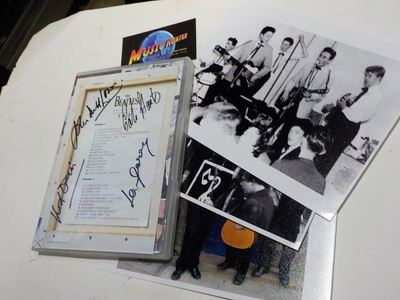 THE QUARRYMEN 4 JÄSENEN NIMIKIRJOITUKSET BEATLES DVD:SSA