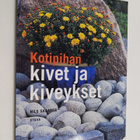 Nils Skaarer : Kotipihan kivet ja kiveykset - pikkukuva 1