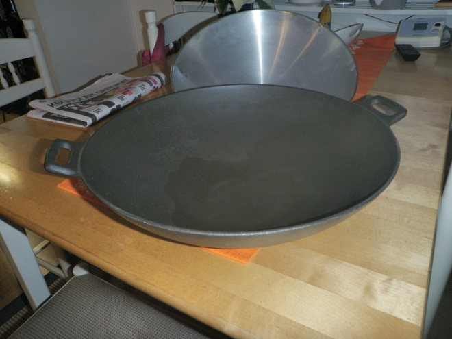 Iso rautainen wokkipannu 36,5cm+10cm