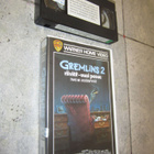 GREMLINGS 2 RIIVIÖT - UUSI PESUE ( ISOKOPPAINEN VHS 1990 ) - pikkukuva 1