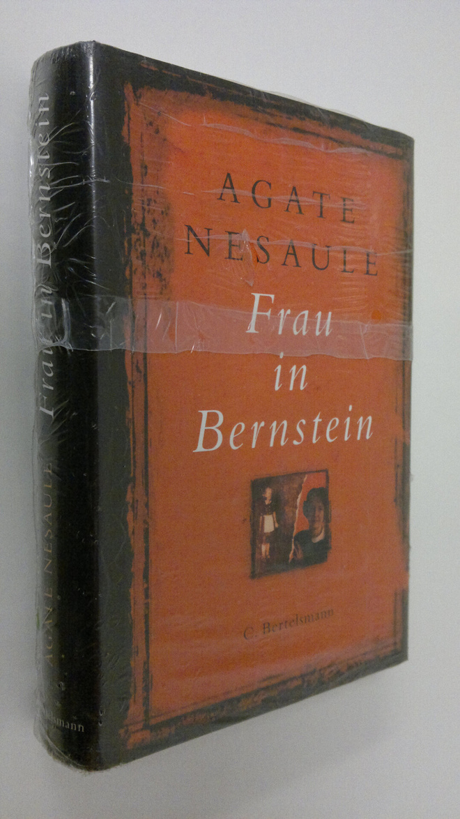 Agate Nesaule : Frau in Bernstein