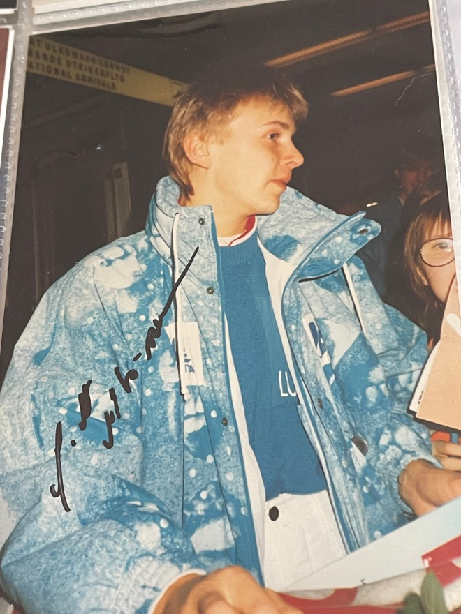 Matti Nykäsen nimikirjoitus valokuvassa