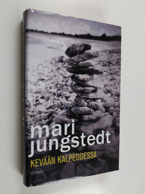 Mari Jungstedt : Kevään kalpeudessa