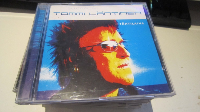 TOMMI LÄNTINEN TÄHTILAIVA