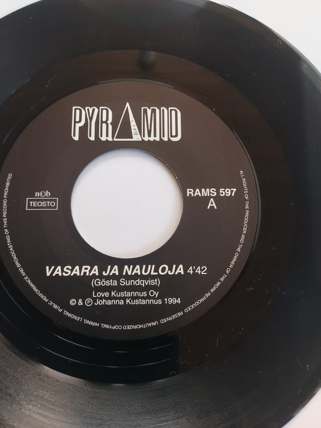 Leevi And The Leavings - Vasara Ja Nauloja