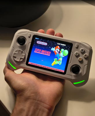 Retro-käsikonsoli – yli 25 000 peliä