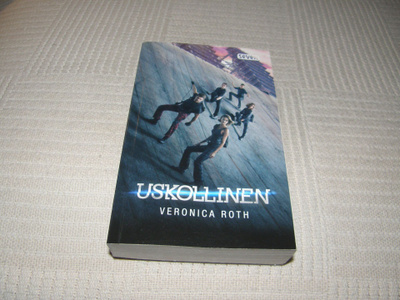 Veronica Roth Uskollinen  -pok