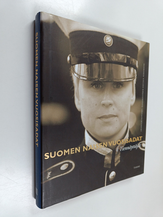 Kaari (toim.) Utrio : Suomen naisen vuosisadat 4 : Tiennä...