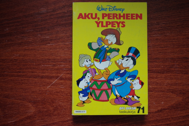 Aku Ankan taskukirja 71, Aku, perheen ylpeys, 1.painos 1983
