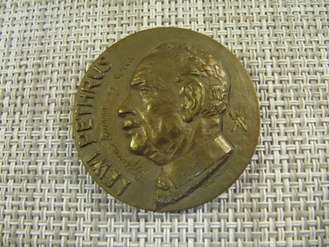 Lewi Pethrus 90 V mitali 1973  /Axel Wallenberg 1973.