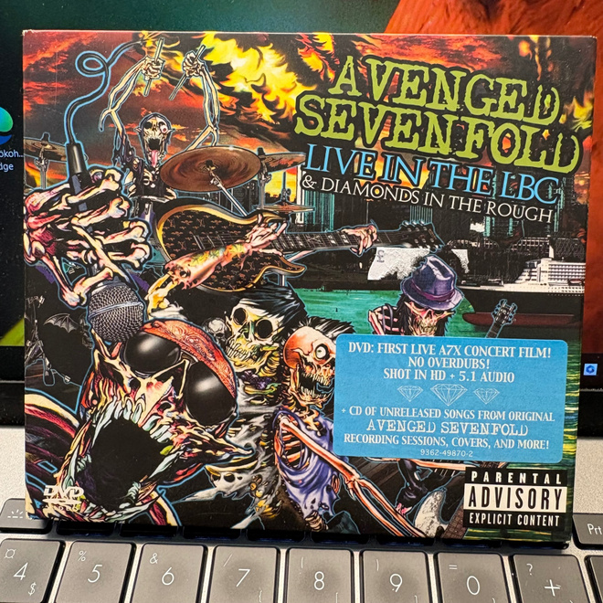 AVENGED SEVENFOLD - Live In The LBC dvd & Diamonds In The Ro