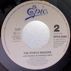 THE STAPLE SINGERS :: ARE YOU READY :: VINYYLI 7" 1985 - pikkukuva 4