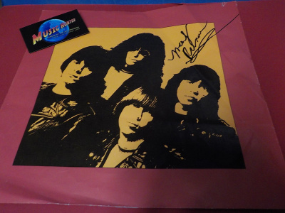RAMONES SISÄPUSSI MARKYN NIMMARILLA
