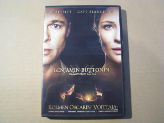 BENJAMIN BUTTONIN USKOMATON ELÄMÄ ( Brad Pitt )