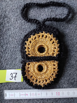 Alina´s Handmade virkattu avaimenperä airpodin suojakoteloon