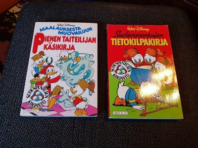 Disney sudenpentujen kirjasto kirjoja 2 kpl