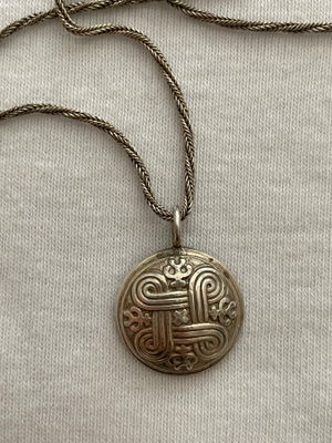 Kalevala koru Hannunvaakuna riipus + hopeakerju