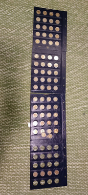 Erä suomalaisia 2 € erikoisrahoja / käyttöjuhlarahoja kansio
