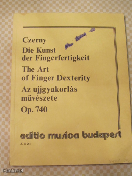 Nuottivihko: CZERNY Op.740 sormiharjoitukset PIANOLLE !