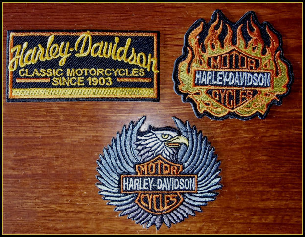 3 kpl Harley-Davidson kangasmerkkejä yht. 5e koko setti