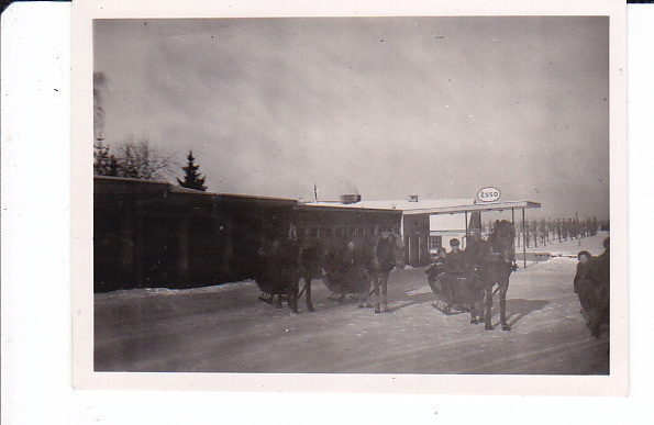 VANHA Valokuva ESSO Pensa-Asema Hevoskelkat 1930-l 6x9 cm