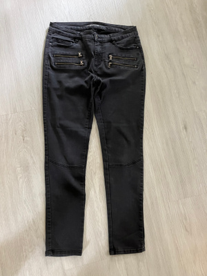 KappAhl farkut 42 naiselle