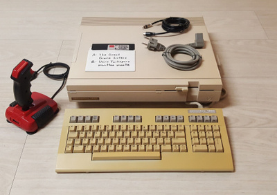 Commodore 128D -kotitietokone (LUE KUVAUS)