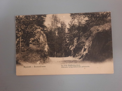 PK Savonlinna kylpylaitoksen puistoa k-18