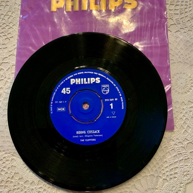 THE CLIFTERS: Riding Cossack * I Listen To My…* FIN 1962