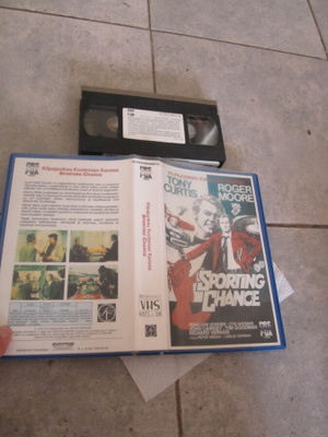 SPORTING CHANCE - VHS ; MOORE & CURTIS ( isokoppa )
