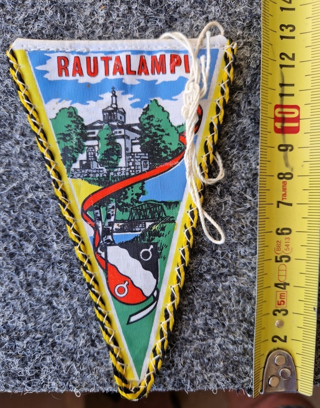 Rautalampi vintage pieni matkailuviiri