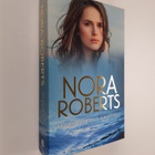 Nora Roberts : Aaltojen armoilla ; Nousuvesi - pikkukuva 1