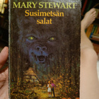 Mary Stewart: Susimetsän salat - pikkukuva 1