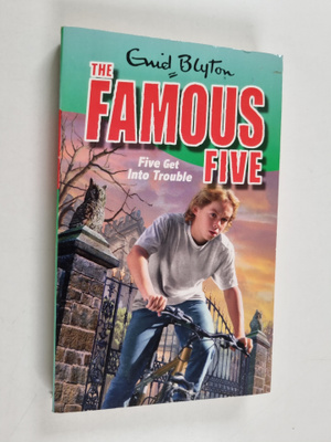 Enid Blyton : Five get into trouble
