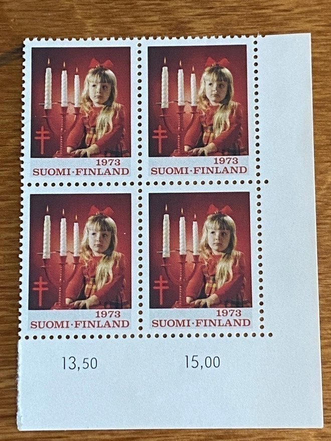 JOULUMERKKI TYTTÖ JA KOLME KYNTTILÄÄ 1973 NELIÖ**