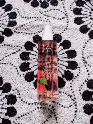 ~Oriflame Energising Organic Mint & Raspberry -tuoksusuihke~
