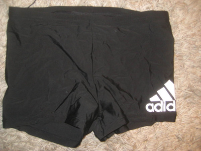 ** Adidas uikkarit , 6 eli M koko*