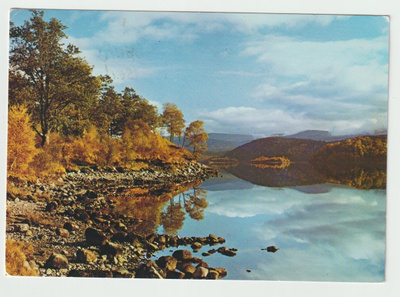 Lain Wallace : Autumn reflections on Loch Garry