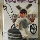 Hauskat nukenvaatteet neulomalla ja virkkaamalla - pikkukuva 4