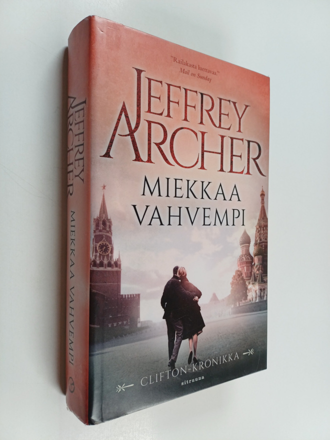 Jeffrey Archer : Miekkaa vahvempi