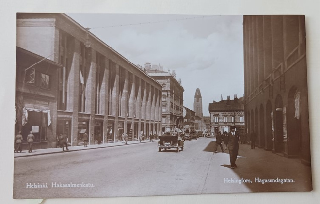 Helsinki, Hakasalmenkatua, autoja ja katutyö, ei p.