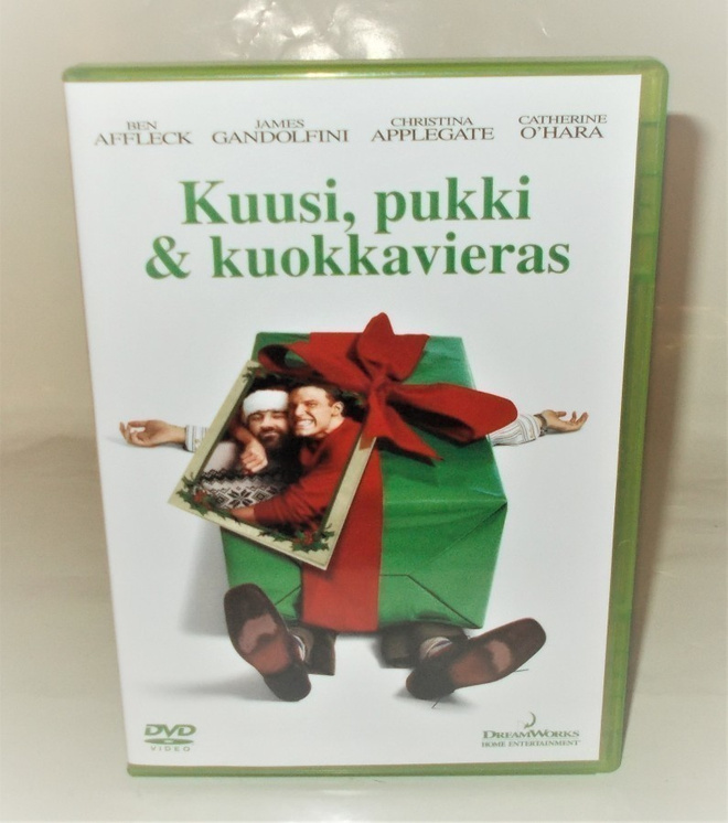 KUUSI, PUKKI & KUOKKAVIERAS