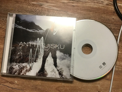 Antti Tuisku . Hengitän nimmari CD