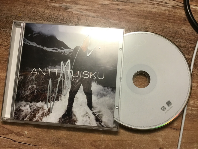 Antti Tuisku . Hengitän nimmari CD