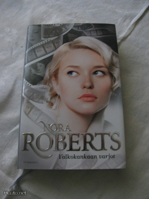 Nora Roberts Valkokankaan varjot