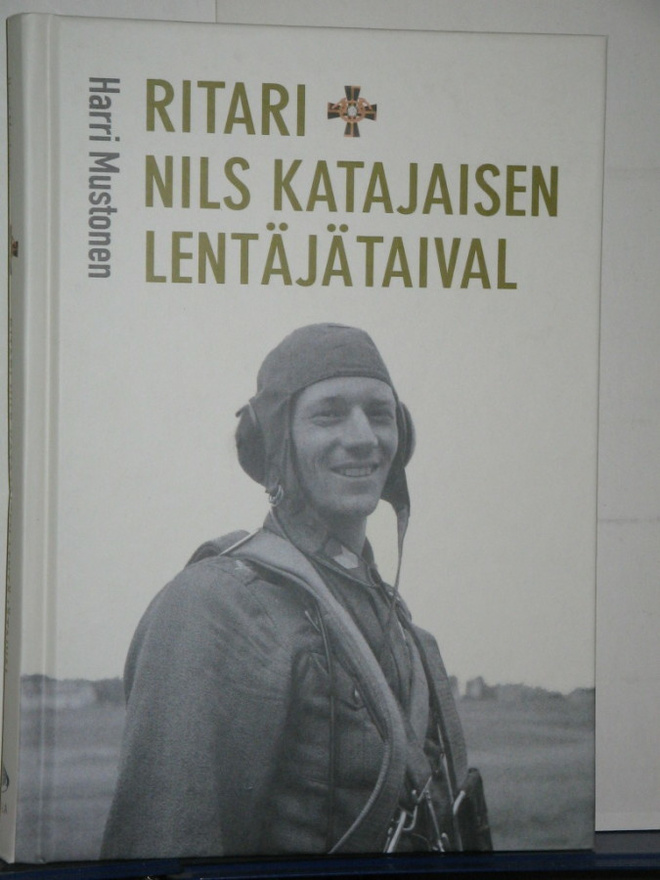 Harri Mustonen : RITARI NILS KATAJAISEN LENTÄJÄTAIVAL